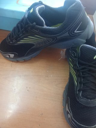 Zapatillas Fila Negras y Verdes