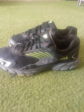 Zapatillas Fila Negras y Verdes