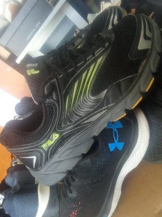 Zapatillas Fila Negras y Verdes