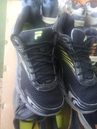 Zapatillas Fila Negras y Verdes