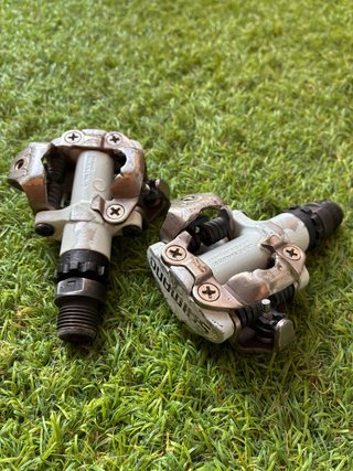 Pedales automáticos Shimano