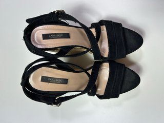 Sandalias cuña Zara Basics negras esparto