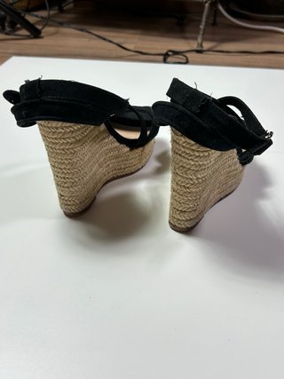 Sandalias cuña Zara Basics negras esparto