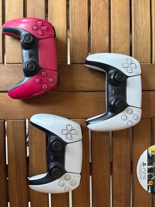PS5 + 3 mandos + 4 juegos + Cascos y Lector discos