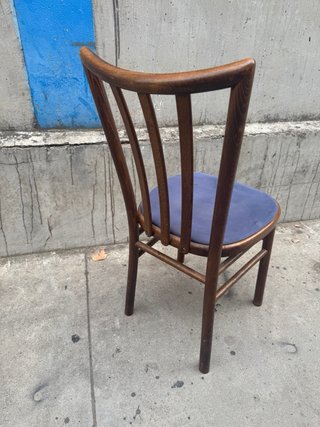 40 Sillas de madera con asiento azul
