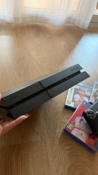 PS4 (PlayStation 4) Negra + Juegos