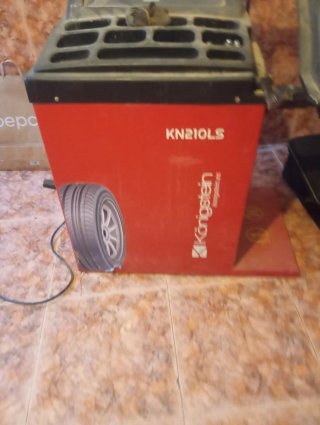 Equilibradora de ruedas Königstein KN210LS .220V