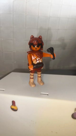 Playmobil Guerrero con Hacha