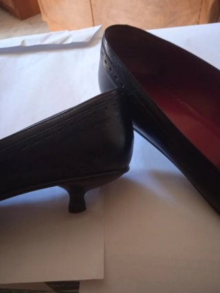 Zapatos negros piel tacón bajo marca Elio Pitti