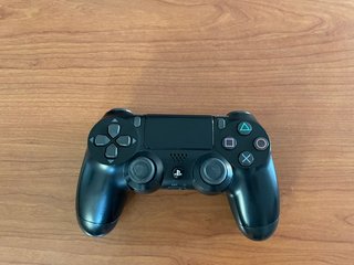 PS4 Pro 1TB + 2 controller + 2 giochi + cavi