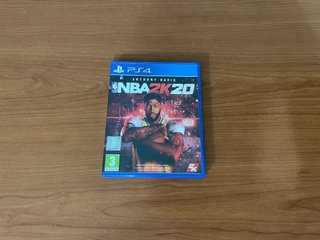 PS4 Pro 1TB + 2 controller + 2 giochi + cavi