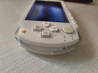 Sony PSP-1004 Blanca + cargador + 3 juegos