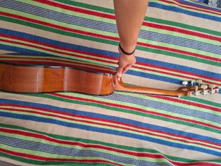 Guitarra Admira Clásica Alba 1/2 + funda