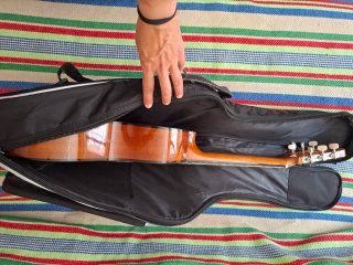 Guitarra Admira Clásica Alba 1/2 + funda