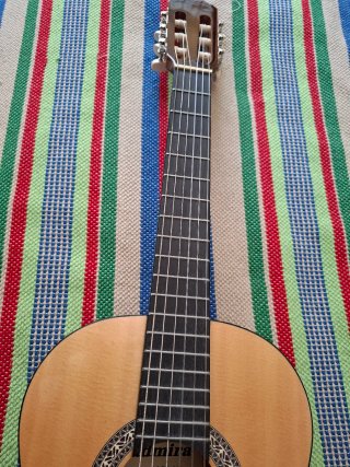 Guitarra Admira Clásica Alba 1/2 + funda