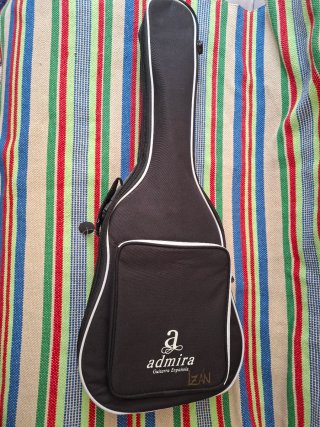 Guitarra Admira Clásica Alba 1/2 + funda