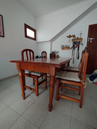 Mesa comedor madera + 4 sillas