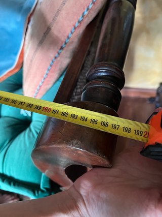 Sofá antiguo madera y mimbre con cojín