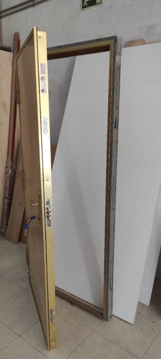 Puerta Acorazada Sapelly-Roble 203x82.5 Dcha