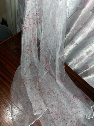 Tocado Novia Cadáver Flores Blancas sangrientas