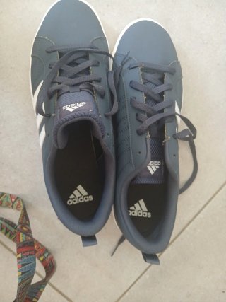 Zapatillas Adidas Azul Marino y Blanco