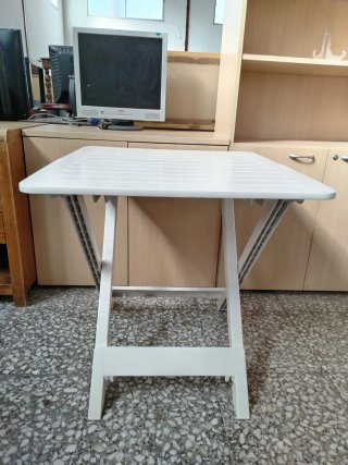 Mesa de jardín plegable de plástico