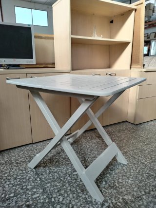 Mesa de jardín plegable de plástico