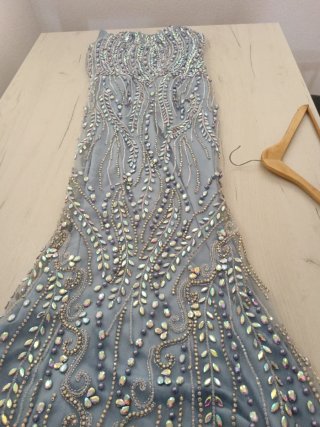 Vestido de fiesta plateado y azul