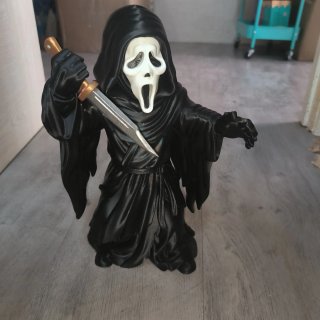Figura Ghostface con Cuchillo