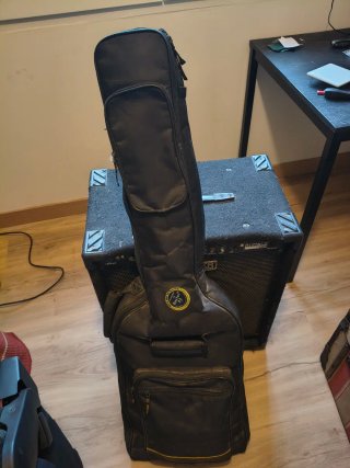 Bajo y amplificador