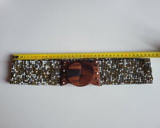 Cinturón de cuentas dorado y blanco