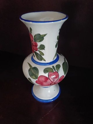 Jarrón de cerámica antiguo