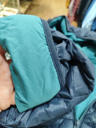 Chaqueta acolchada azul y verde