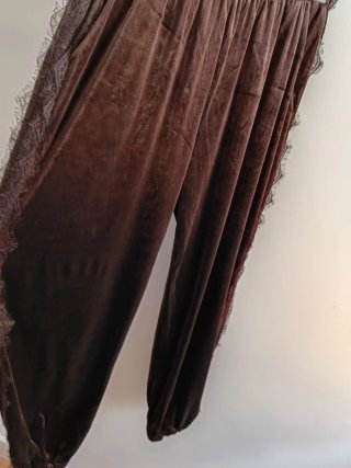 Pantalón terciopelo botapiés elásticos