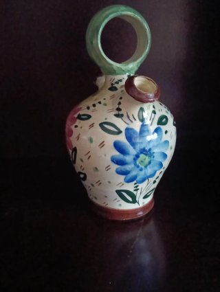 Botijo de cerámica antiguo
