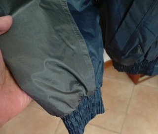 Cazadora laboral impermeable  marca Delta. Talla M