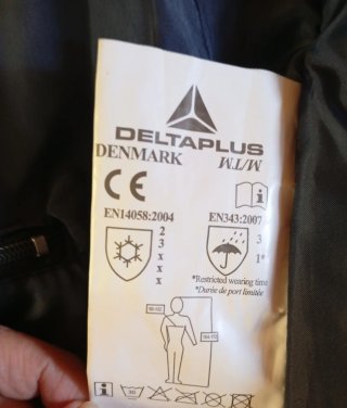 Cazadora laboral impermeable  marca Delta. Talla M
