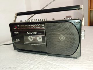 Radio Cassette Sanyo M-1740F.