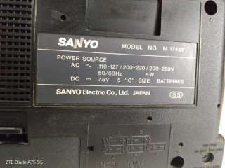 Radio Cassette Sanyo M-1740F.