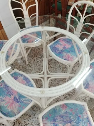 Conjunto de Mesa y 6 Sillas de Ratán Blanco con