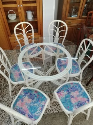 Conjunto de Mesa y 6 Sillas de Ratán Blanco con