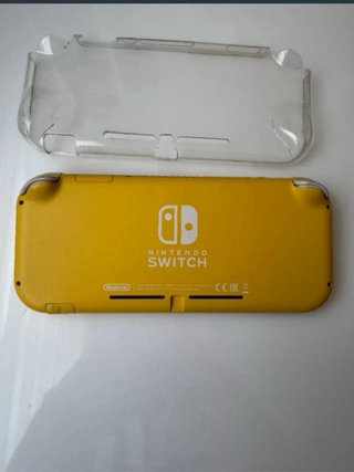 Nintendo Switch Lite gialla + FIFA 21 + caricabatterie