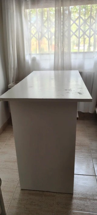 Escritorio blanco madera con cajón