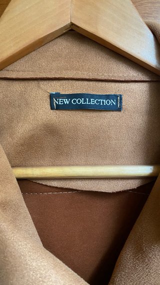 Chaqueta antelina estilo biker camel