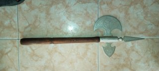 Hacha medieval decorativa