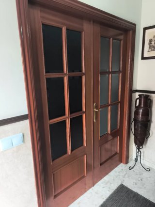 6 Puerta de madera interior, 1 cocina y 2 salón