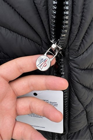 Chaqueta Moncler Violier Spider-Man FW22 Negra