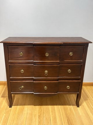 Cómoda antigua de madera