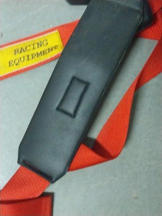 Arnés de seguridad rojo para carreras