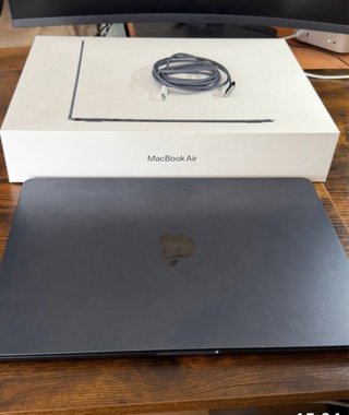 MacBook Air 15” M3 8Gb Ram color medianoche